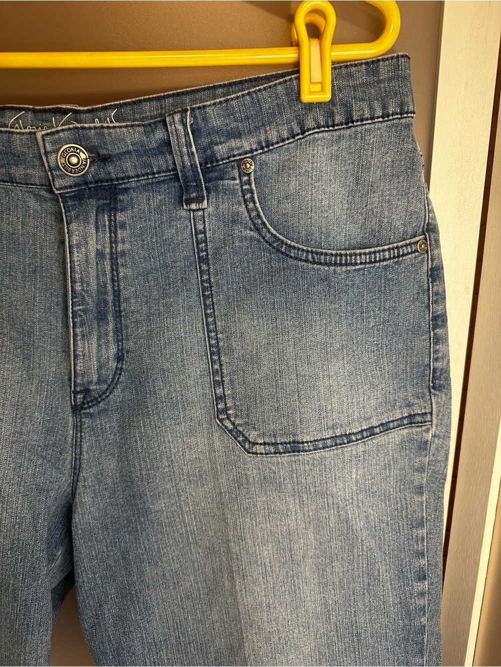 Gloria Vanderbilt women’s Denim Bermuda Shorts - Medium Blue Wash sz.14 - Picture 2 of 10